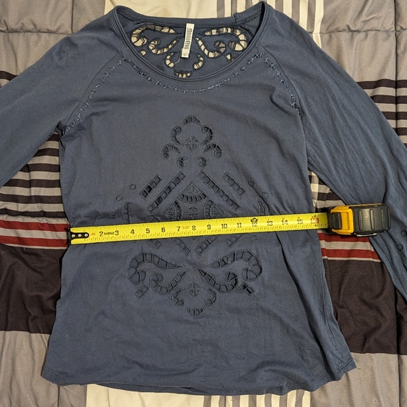 Long Sleeve Cutout Monoreno Blouse - Picture 4 of 5